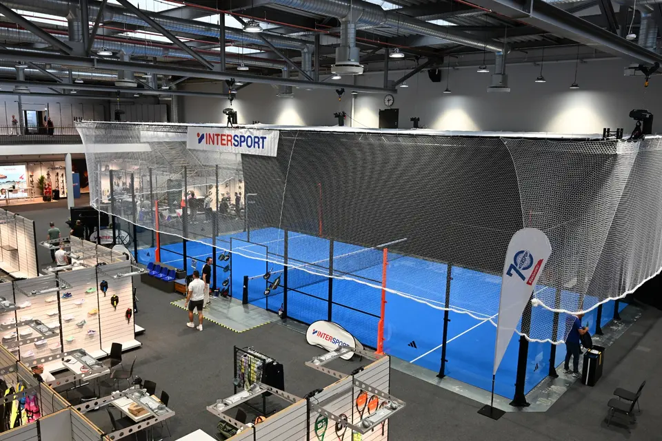 Pop-Up Court bei INTERSPORT redblue